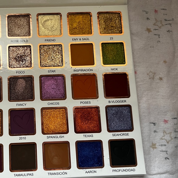 Esta nueva esta en su caja nunca ha sido abierta , tiene colores hermoso - Picture 2 of 3